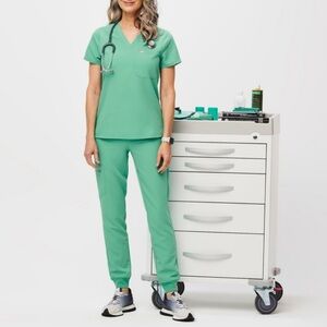 Figs Surgical Green Catarina Top Zamora Joggers Scrub Set Size XXS/P and XS/P